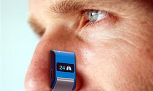 Wearable device measures heartbeat and breath