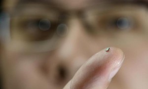 Worlds smallest temperature sensor powered by radio waves_popup