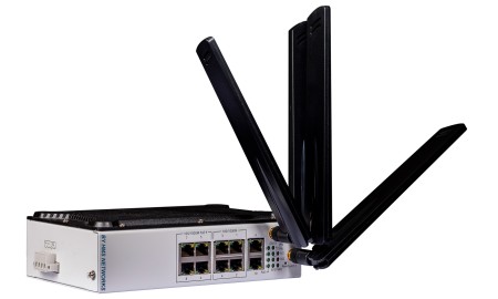 5G Router with antennas mounted angled