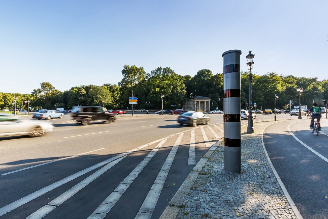Traffic speed control in Berlin at "Grosser Stern Square" (Tiergarten district, Berlin - Germany)